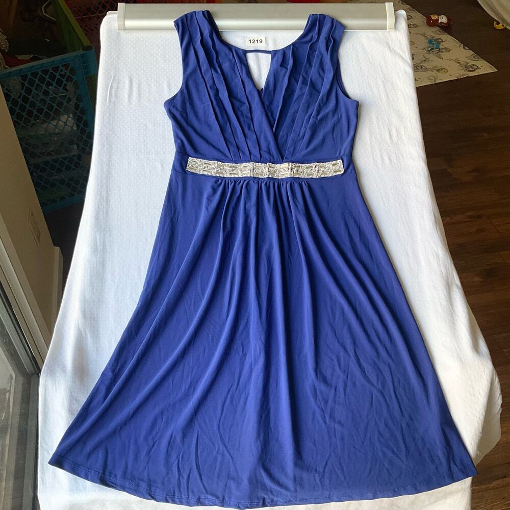 Peca’s Women’s Sleeveless V-neck Knee-length Dress size M,Solid Blue,Made In USA